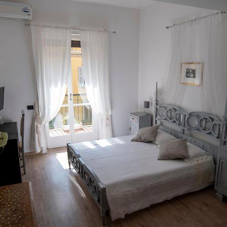 Beautiful Floral Apartment On Navigli Milán Exterior foto